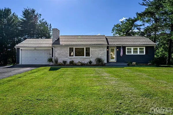 25 Blossom Hill RD, Lebanon Twp, NJ 08833