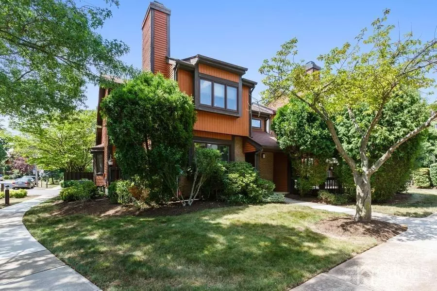 North Brunswick, NJ 08902,111 Riverbend DR