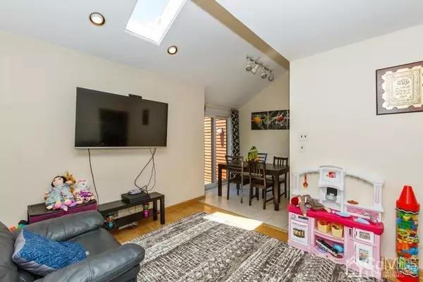 North Brunswick, NJ 08902,111 Riverbend DR