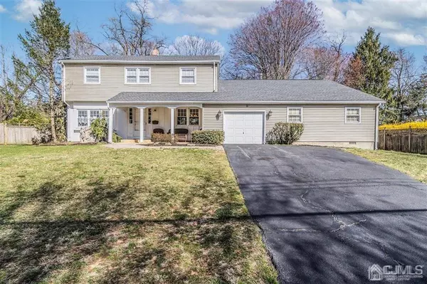 20 Danemar DR, Middletown, NJ 07748