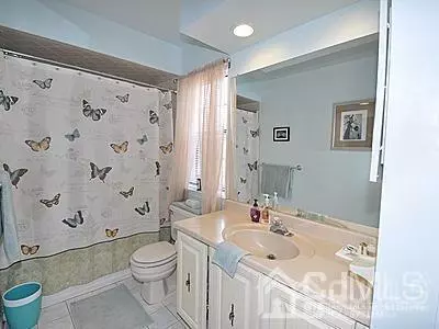 Iselin, NJ 08830,1601 Woodbridge Commons WAY