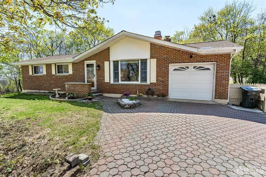 26 Fairview ST, Washington Twp, NJ 07882