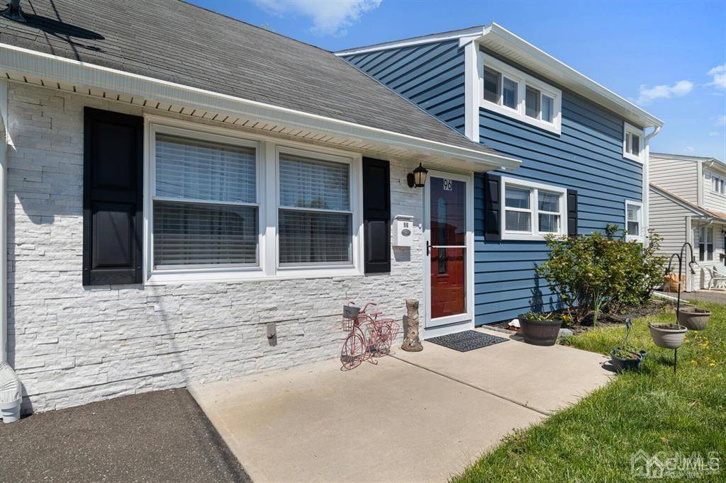 Carteret, NJ 07008,96 SW Ash ST