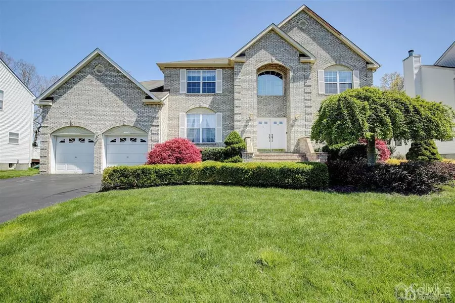 7 Peregrine DR, Marlboro, NJ 07751