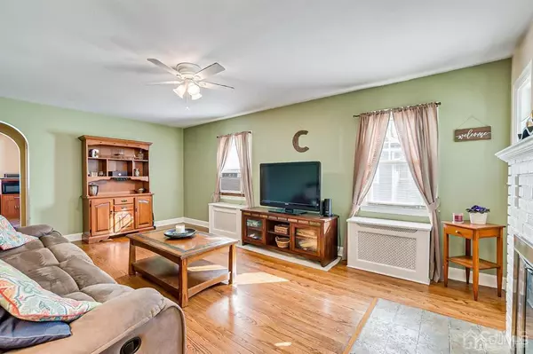 Dunellen, NJ 08812,121 2nd ST