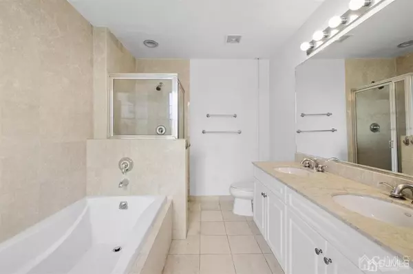 Jersey City, NJ 07305,1 Independence WAY #410