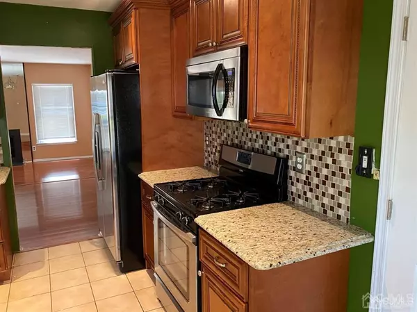 East Brunswick, NJ 08816,12 Buttonwood DR