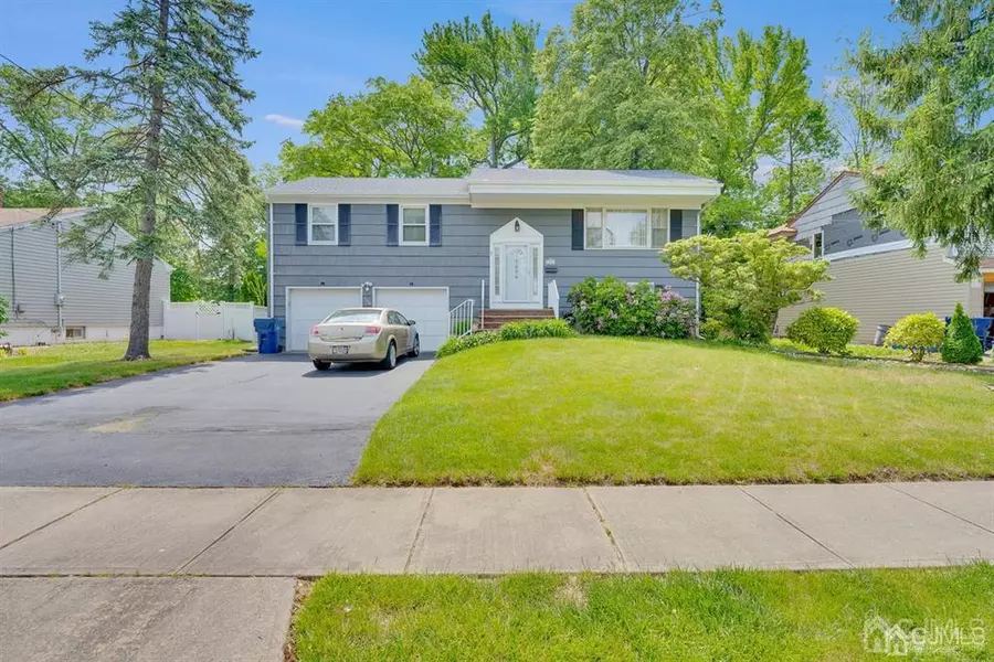 998 Linwood PL, North Brunswick, NJ 08902