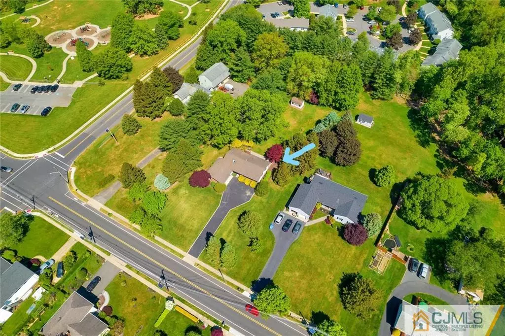 East Brunswick, NJ 08816,250 Rues LN