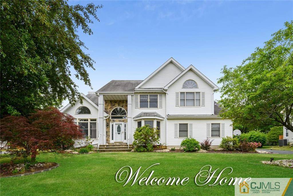 4 Jernee DR, East Brunswick, NJ 08816