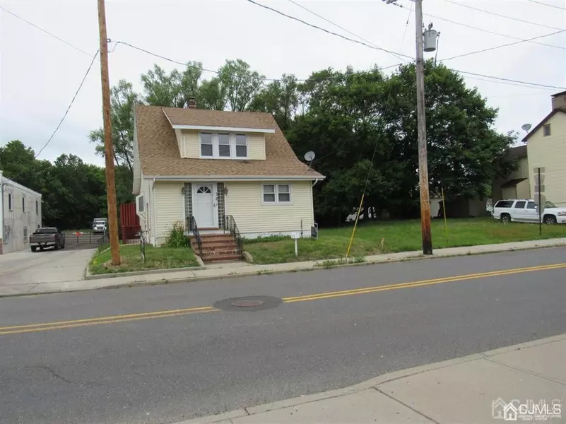 32 Water ST, Englishtown, NJ 07726