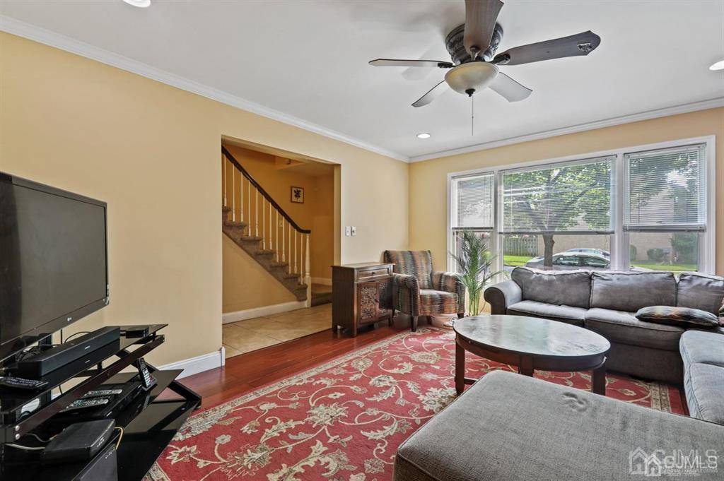 Edison, NJ 08820,22 Teaberry DR