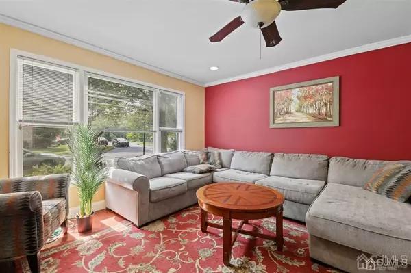 Edison, NJ 08820,22 Teaberry DR