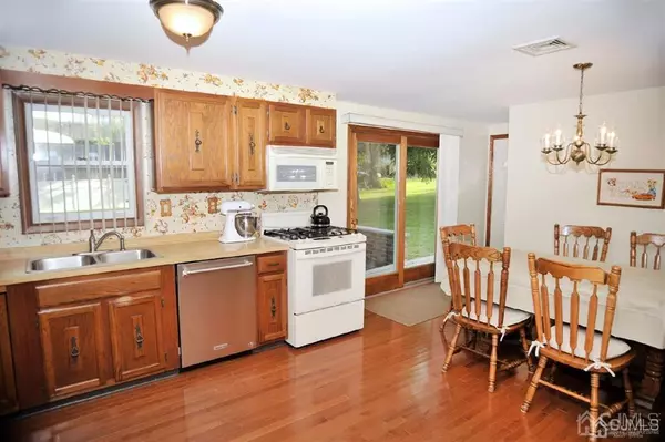 Milltown, NJ 08850,10 E Lincoln AVE