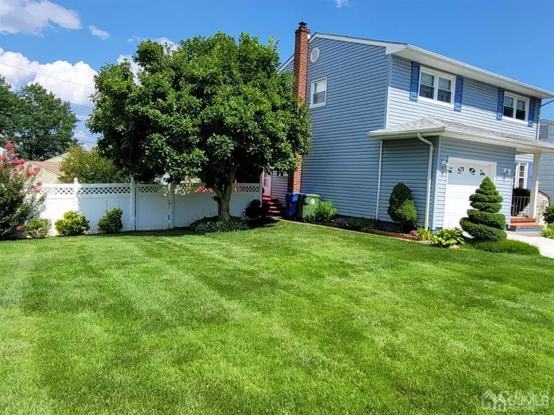 718 Franklin DR, Perth Amboy, NJ 08861