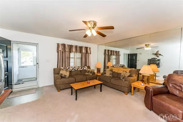 Ewing, NJ 08628,16 Michelle CT