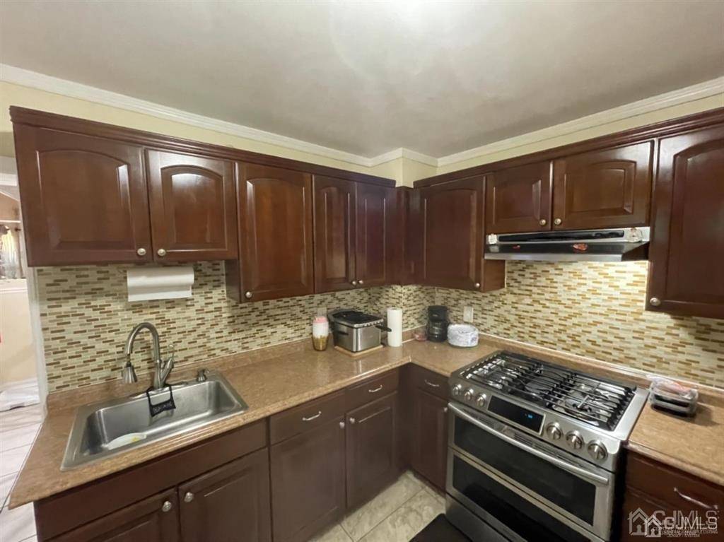 New Brunswick, NJ 08901,1 Ellen ST