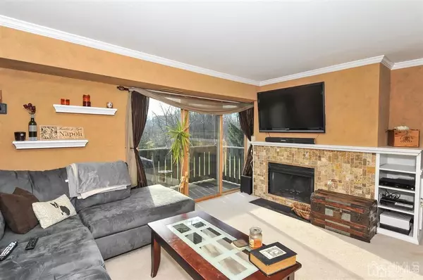 Plainsboro, NJ 08536,1015 Aspen DR