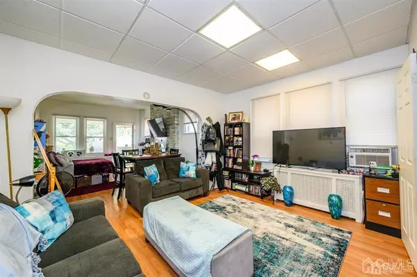 Trenton, NJ 08618,875 Bellevue AVE