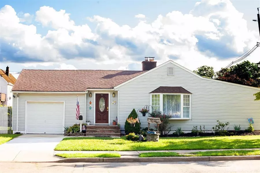 6 E 3rd ST, Port Reading, NJ 07064