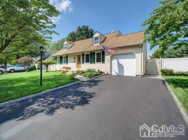 25 Dogwood LN, Colonia, NJ 07067