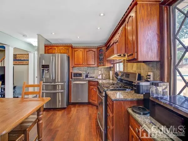 Colonia, NJ 07067,25 Dogwood LN