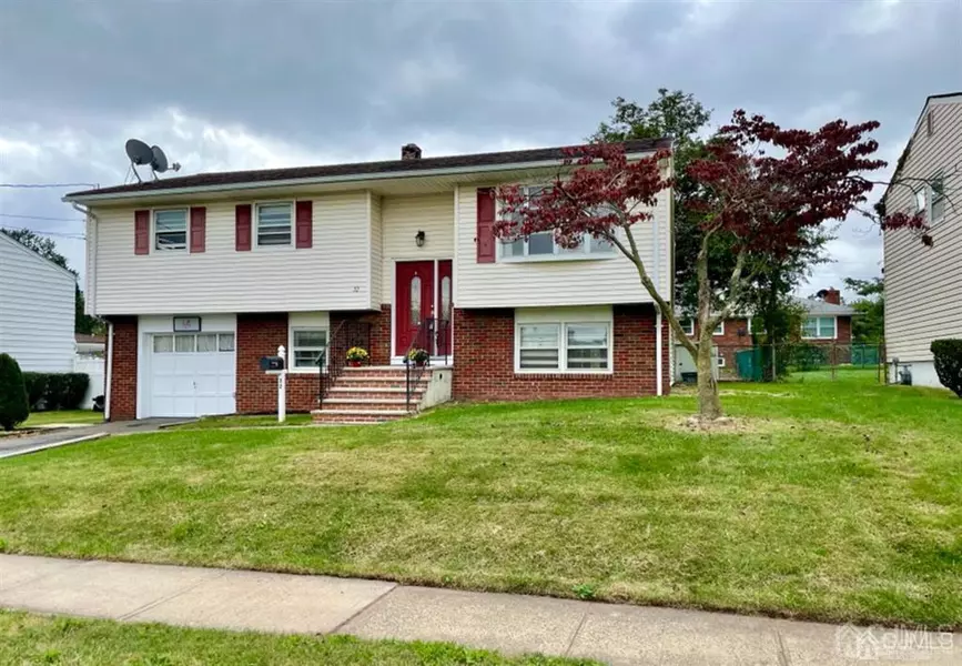 32 Sunset DR, Port Reading, NJ 07064