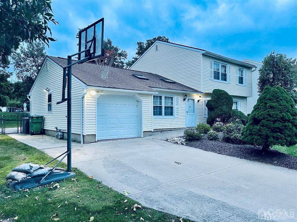 Edison, NJ 08820,18 Netherwood DR