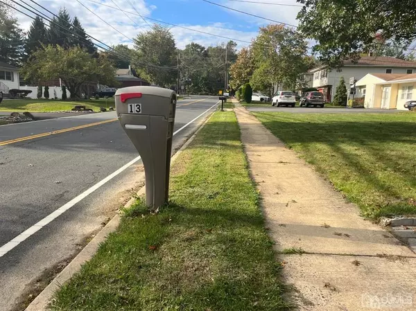 South Brunswick, NJ 08852,13 Deans Rhode Hall RD