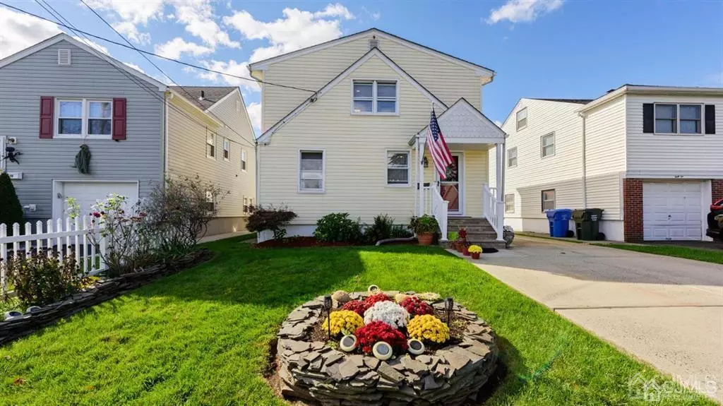 21 Highfield RD, Colonia, NJ 07067