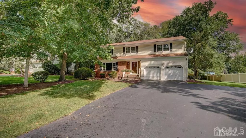 Manalapan, NJ 07726,14 Friar LN