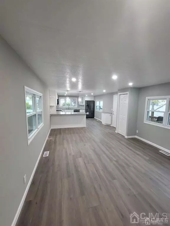 82 Vincent CT, Spotswood, NJ 08884