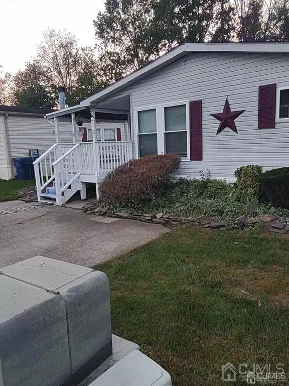 23 Twain RD, North Brunswick, NJ 08902