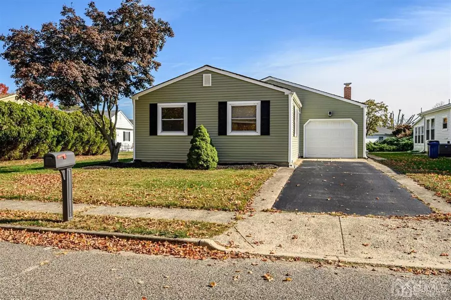 2 Innsbruck DR, Toms River, NJ 08757