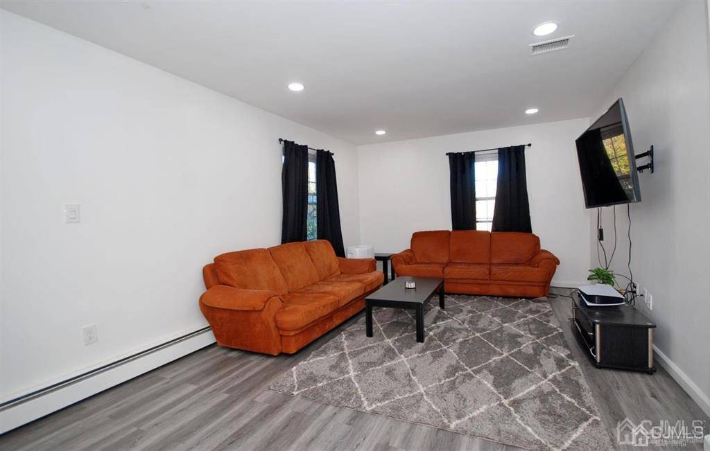 Iselin, NJ 08830,323 Gills LN #5O