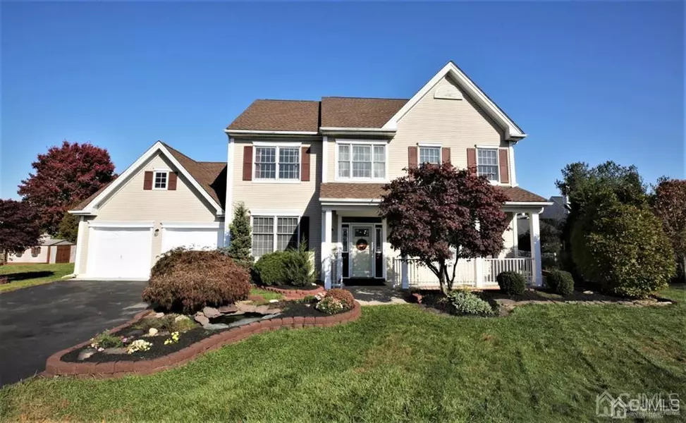 8 Tufts CT, South Brunswick, NJ 08824