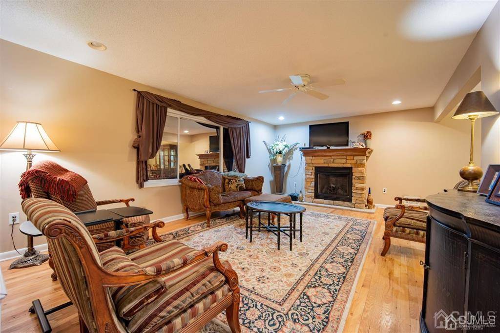 Monroe, NJ 08883,6 S Nathaniel ST