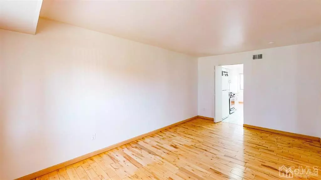 2 Lincoln LN #E, South Brunswick, NJ 08810