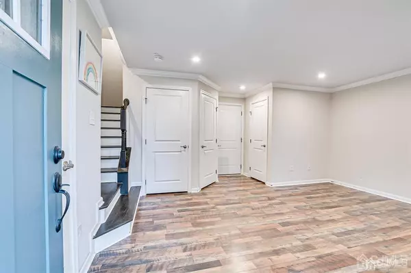 South Amboy, NJ 08879,604 Bayside CT #604