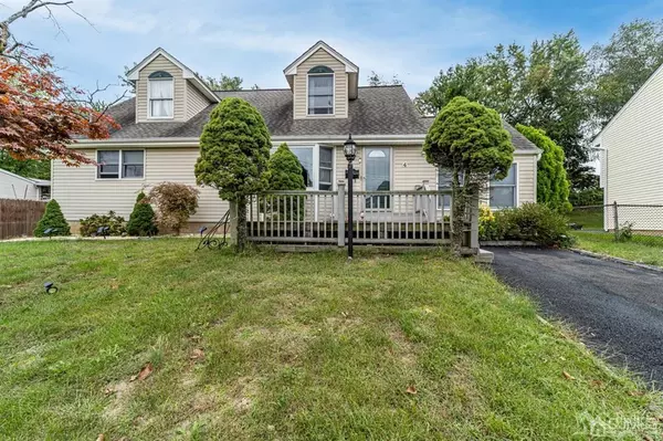 4 Venus RD,  Old Bridge,  NJ 08879