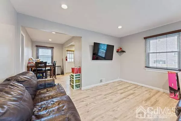 Woodbridge Proper, NJ 07095,14 Seymour AVE