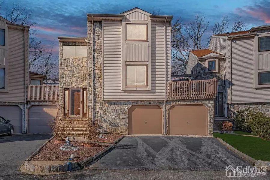 10 Azalea CT, East Brunswick, NJ 08816