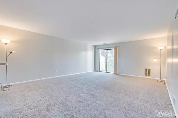 Iselin, NJ 08830,608 Woodbridge Commons WAY