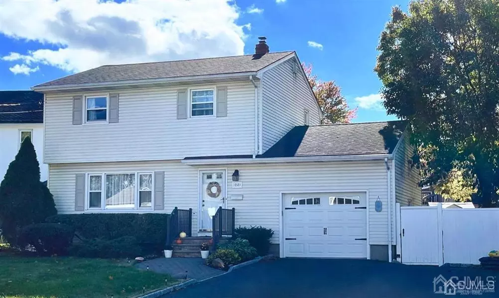 252 Suttons LN, Edison, NJ 08817