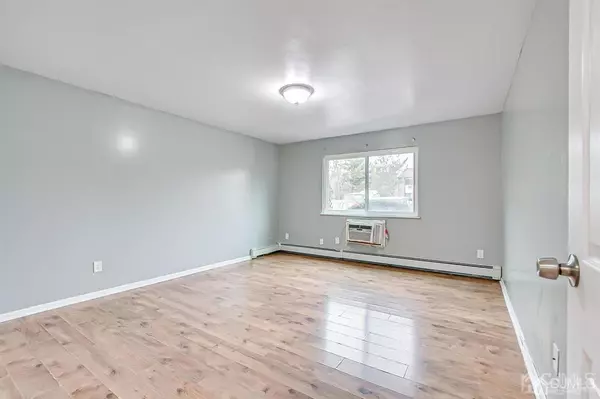 Woodbridge Proper, NJ 07095,321 Cricket LN