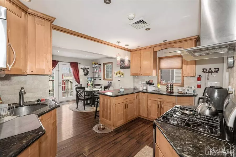 124 Lincoln AVE, Colonia, NJ 07067