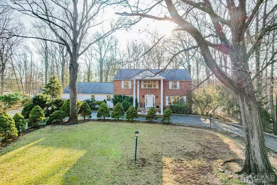 80 Sherwood RD, Colonia, NJ 07067