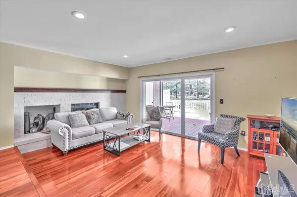North Brunswick, NJ 08902,43 Albury WAY