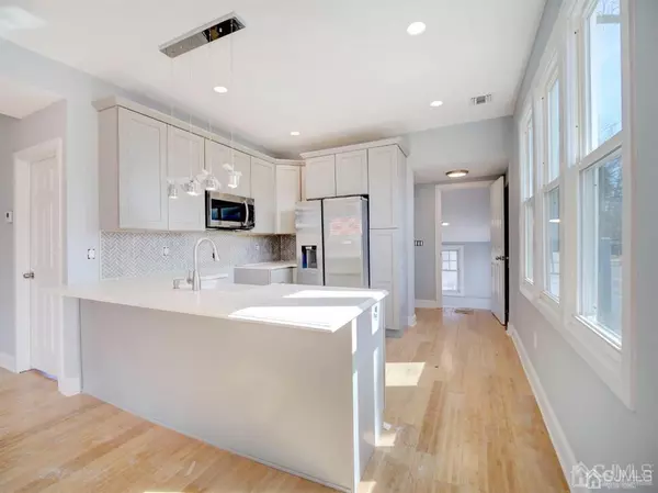 Middlesex, NJ 08846,338-400 N Lincoln AVE