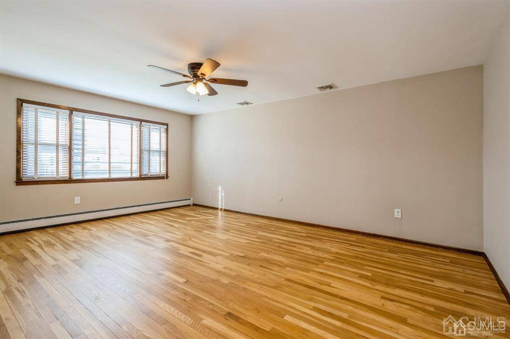 Edison, NJ 08817,105 Craig ST